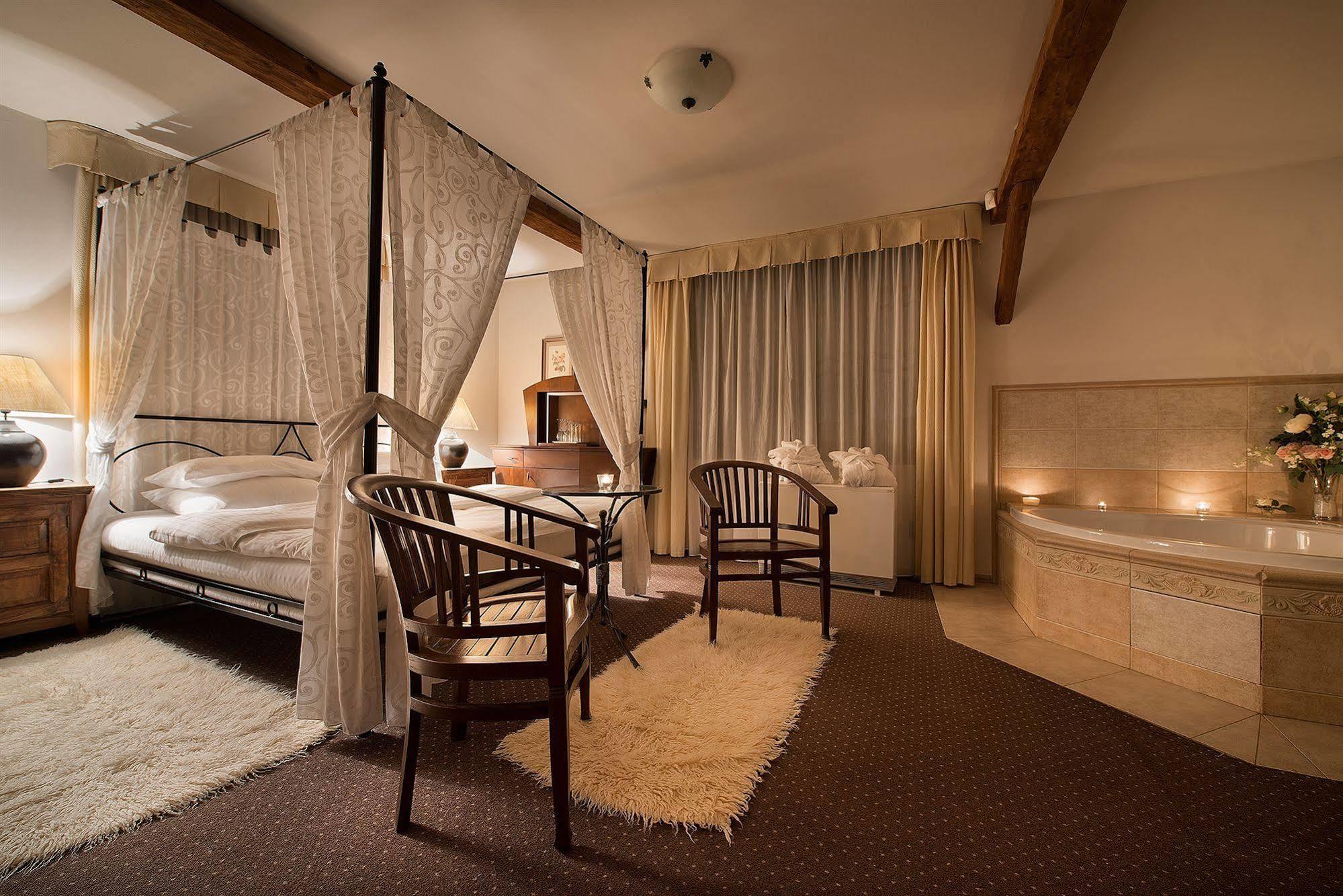 Chateau Loucen Garden Retreat 외부 사진